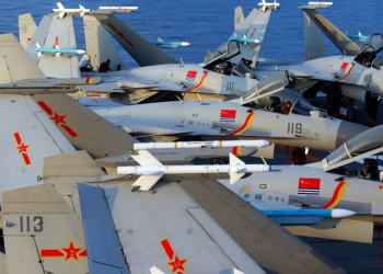 رصد 10 طائرات صينية وهي تجتاز خط المنتصف بمضيق تايوان